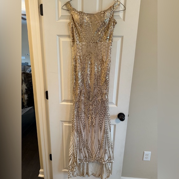 Like new Gold sequin dress - Picture 3 of 3